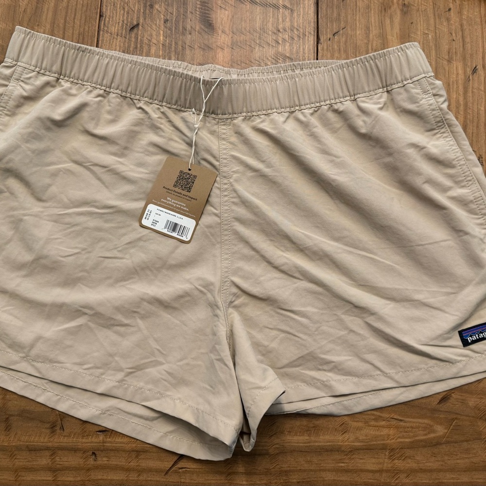 NWT Patagonia Tan Women’s Barely Baggie Shorts 2 1/2 Inch   size large
